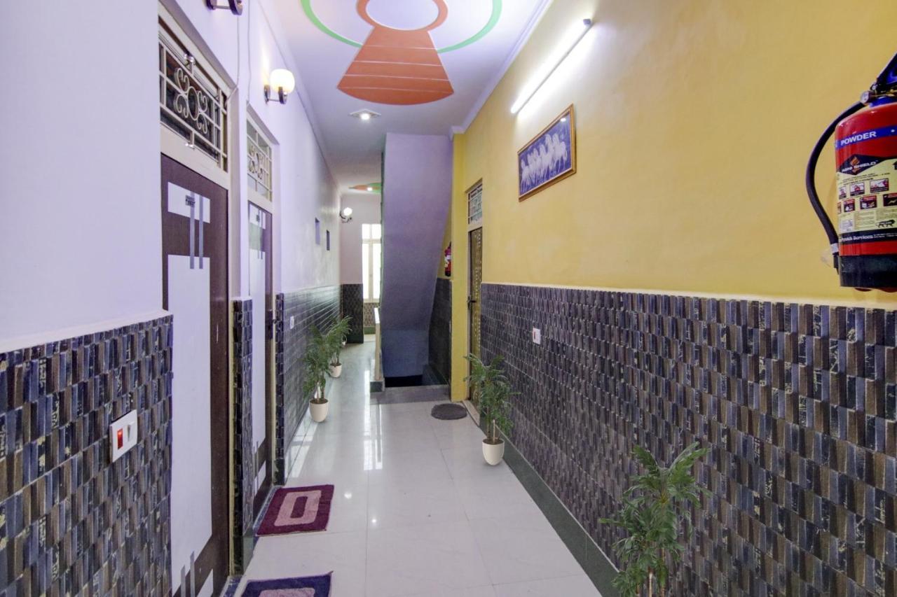Hotel O S Palace Near Samaypur Badli Metro Station เดลี ภายนอก รูปภาพ